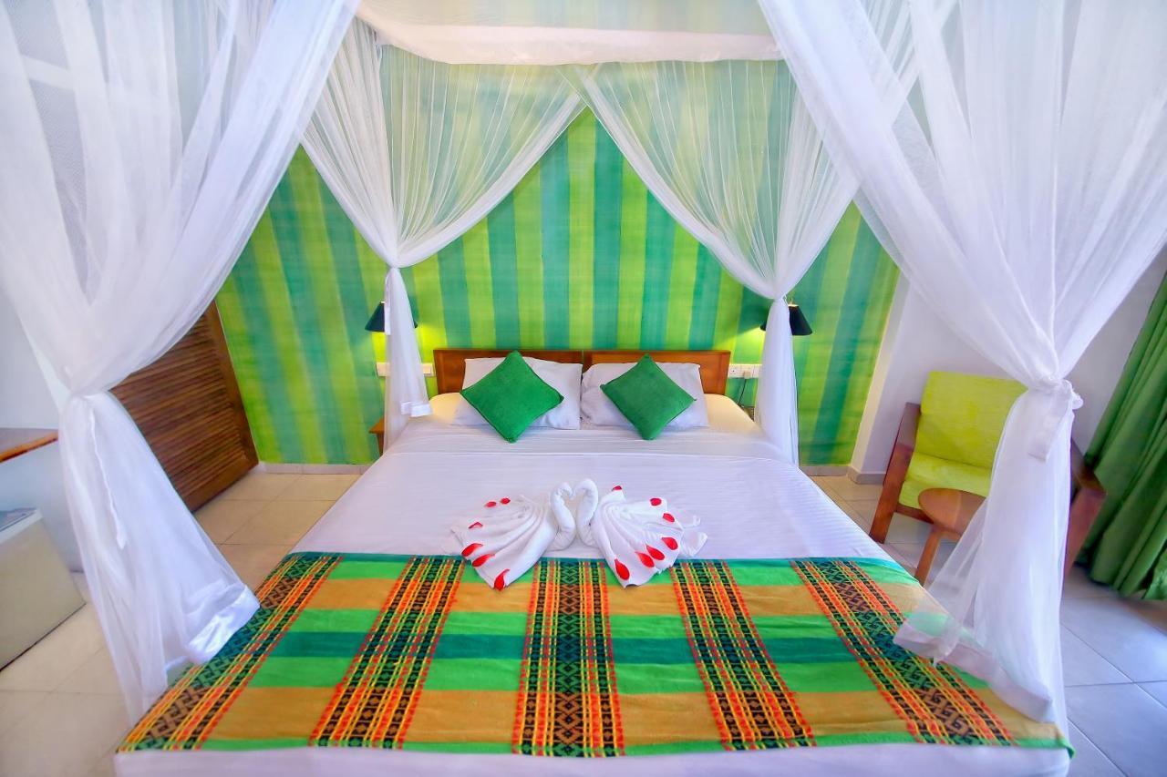 Rockside Beach Resort Bentota Exteriör bild