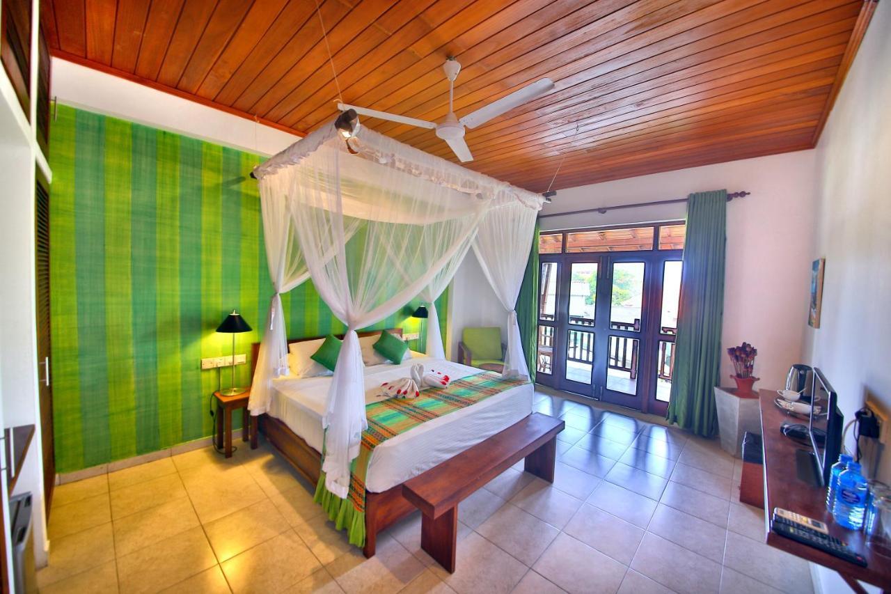 Rockside Beach Resort Bentota Exteriör bild