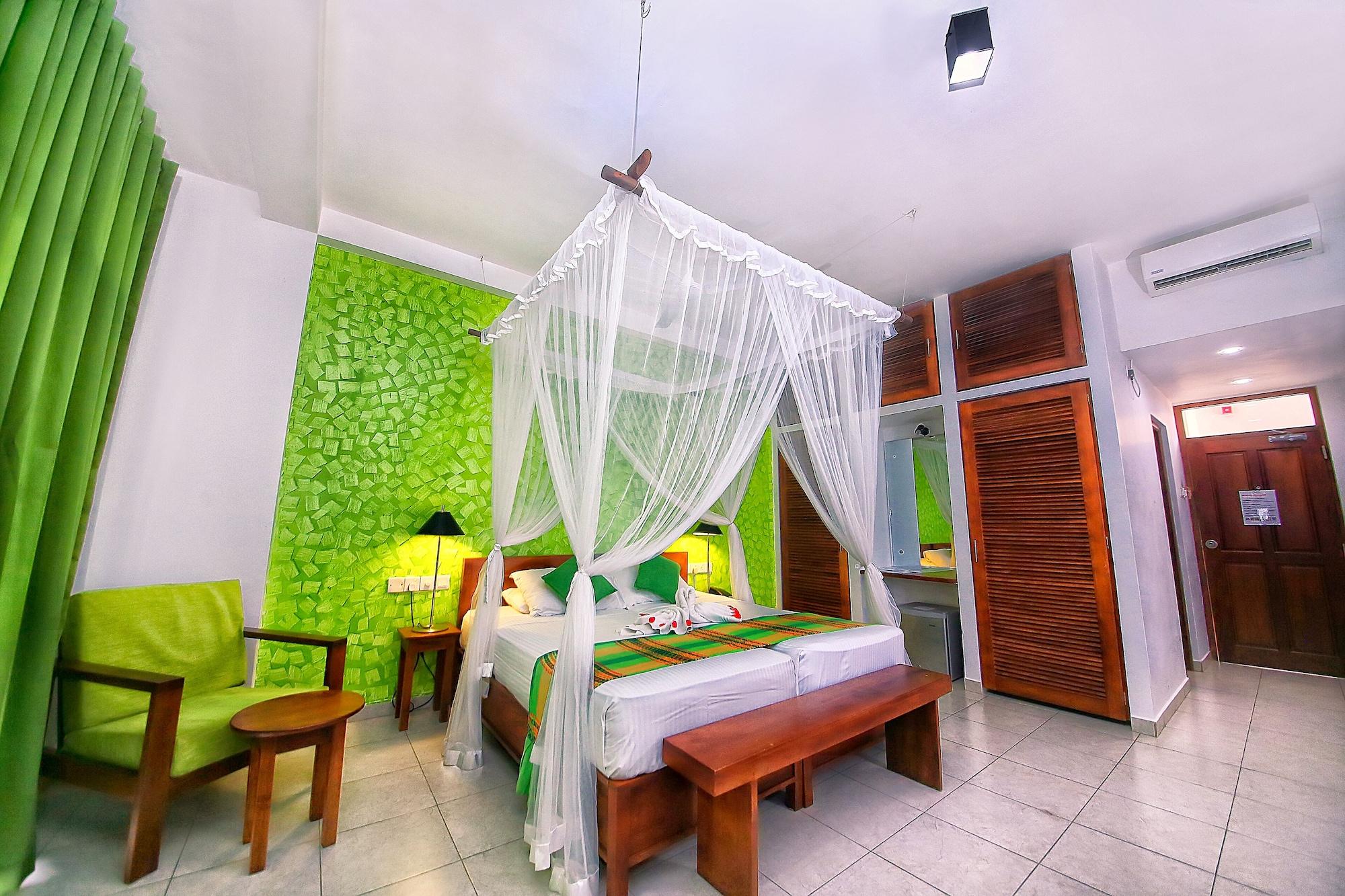 Rockside Beach Resort Bentota Exteriör bild