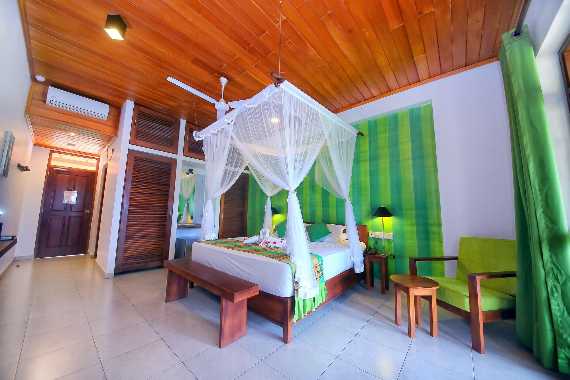 Rockside Beach Resort Bentota Exteriör bild