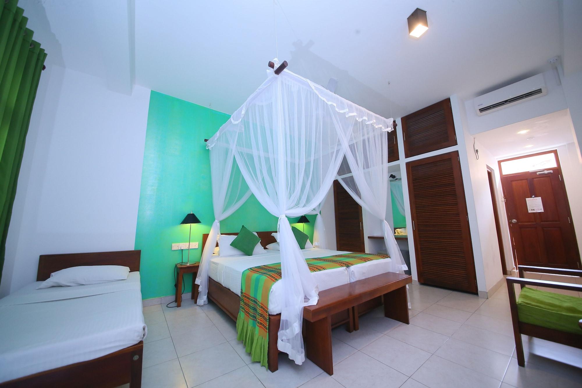 Rockside Beach Resort Bentota Exteriör bild
