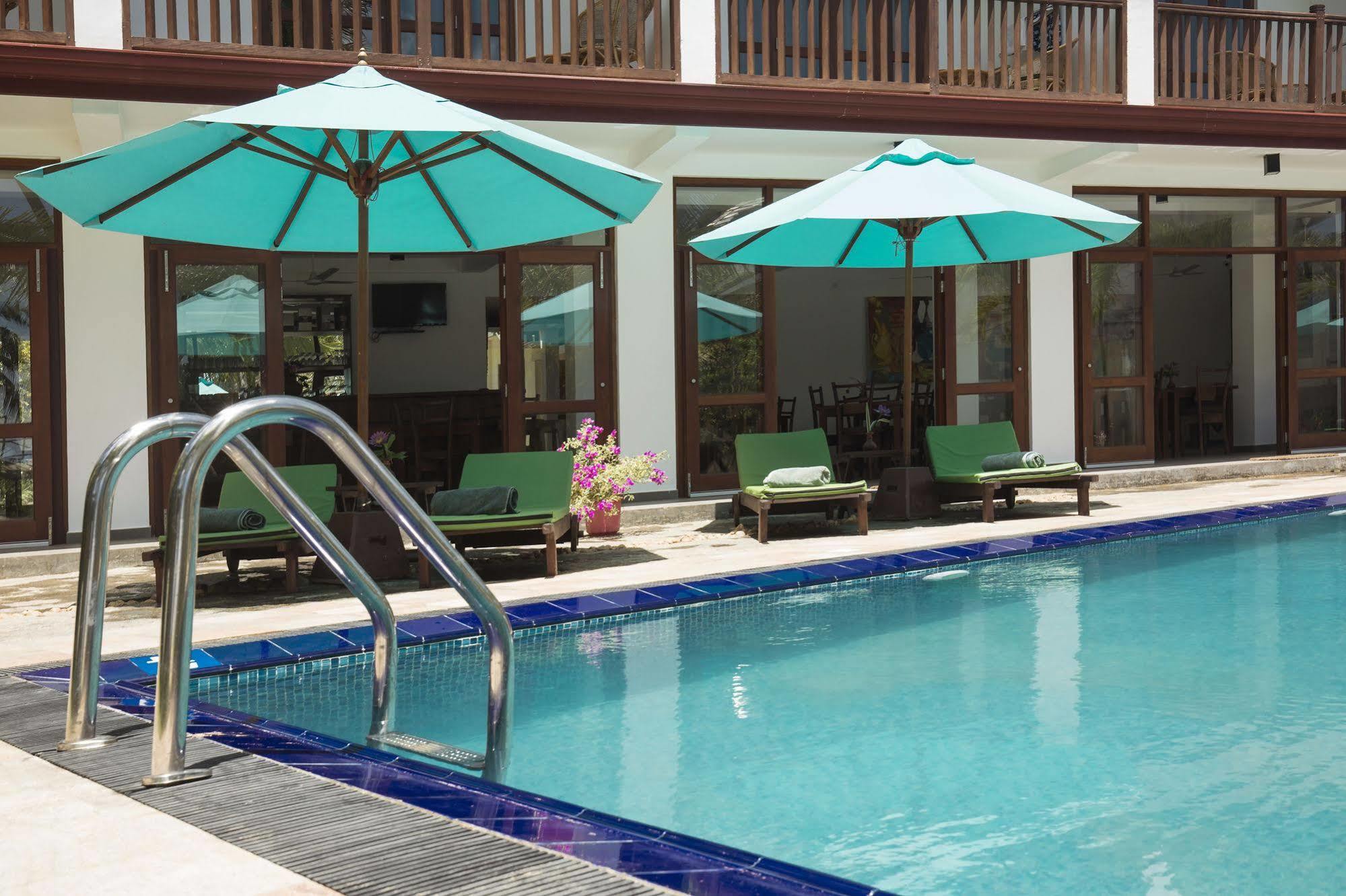 Rockside Beach Resort Bentota Exteriör bild